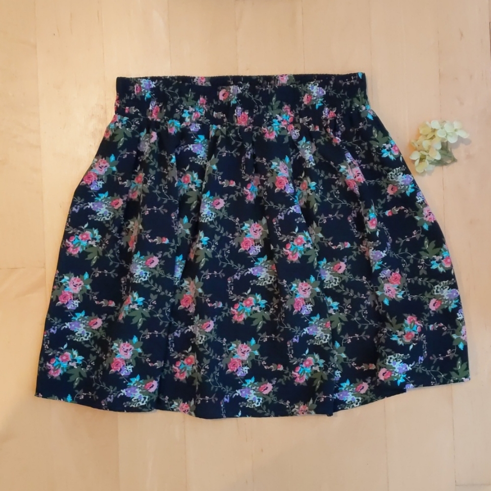 Forever 21 Floral Skirt Size M
